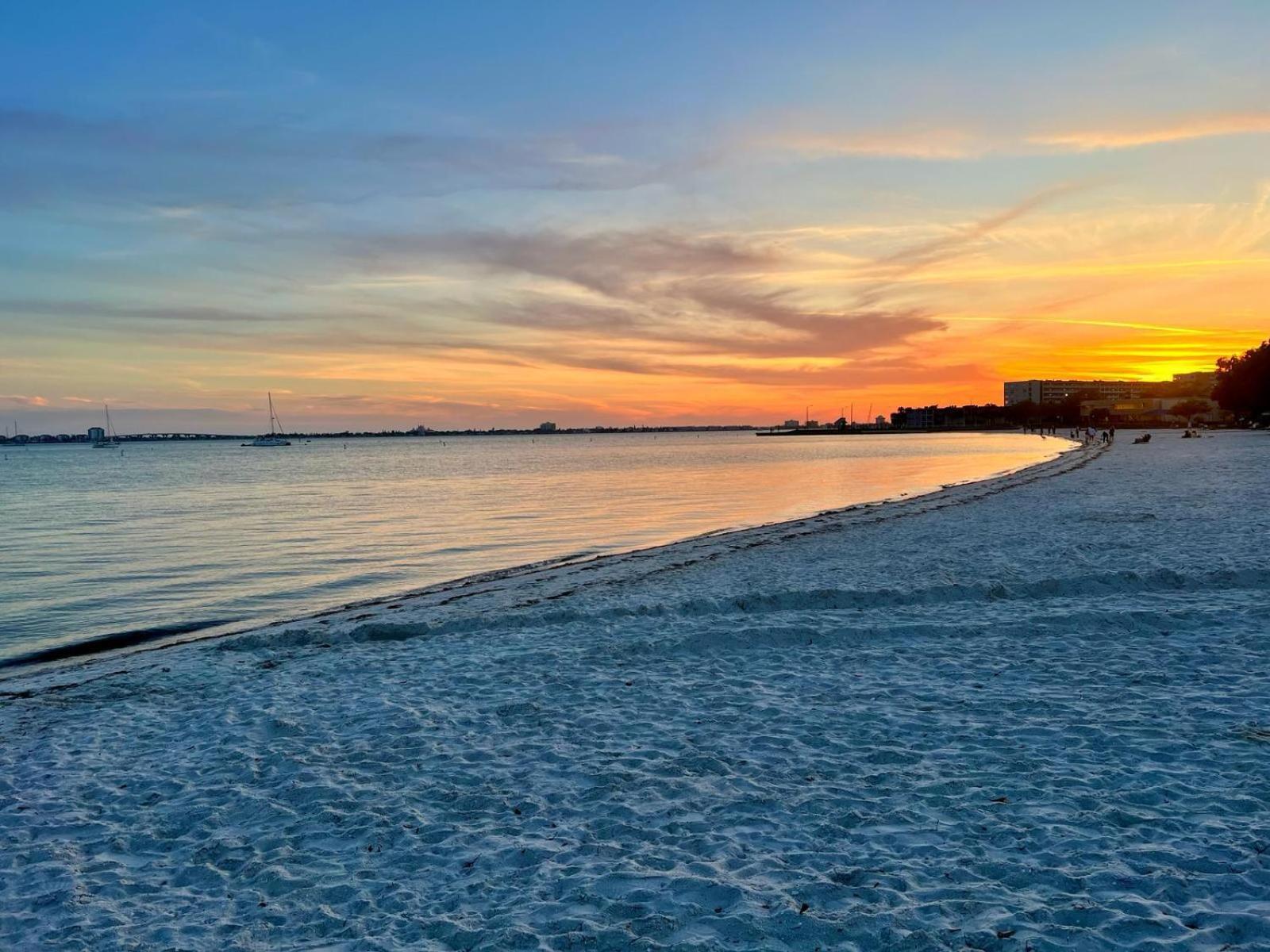 Gorgeous Beach Condo Сейнт Питърсбърг Екстериор снимка